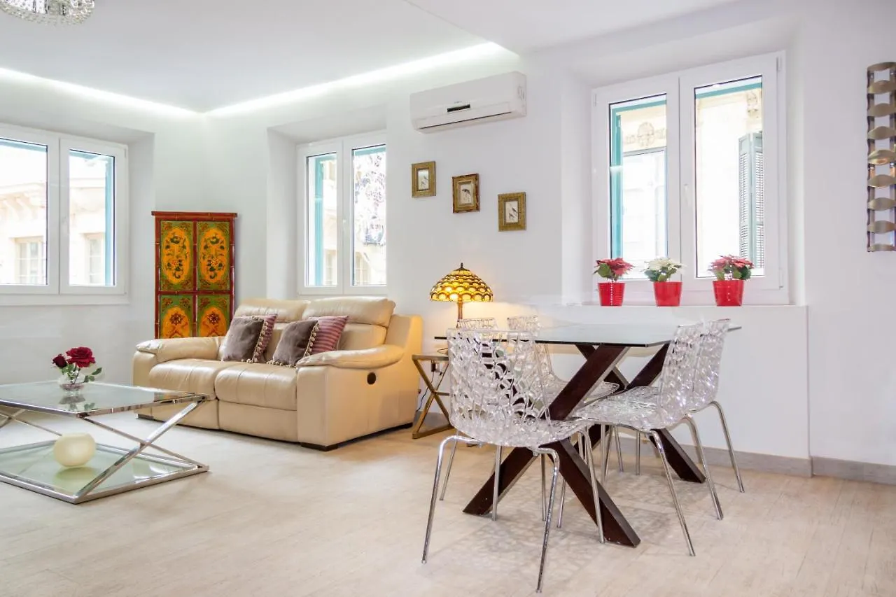Félix Sáenz RooMalaga by Bossh Apartments España