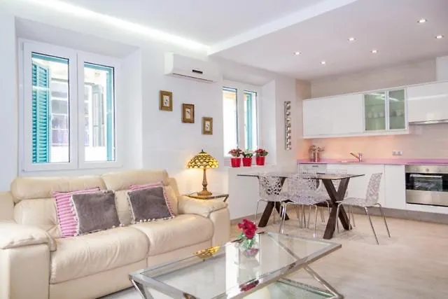 Felix Saenz Roomalaga By Bossh Apartments
